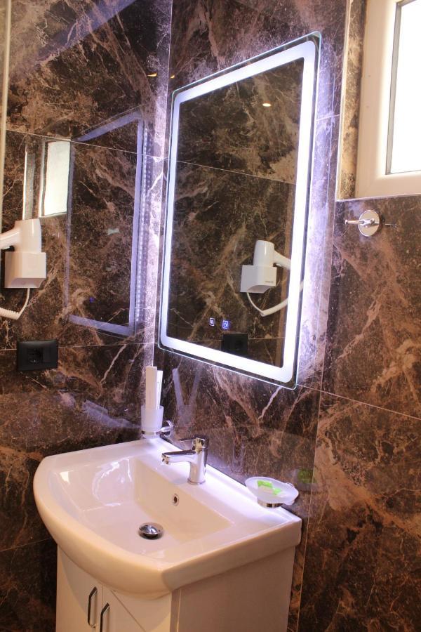 Bebi Hotel And Apartments Саранде Екстериор снимка