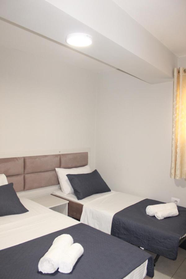 Bebi Hotel And Apartments Саранде Екстериор снимка