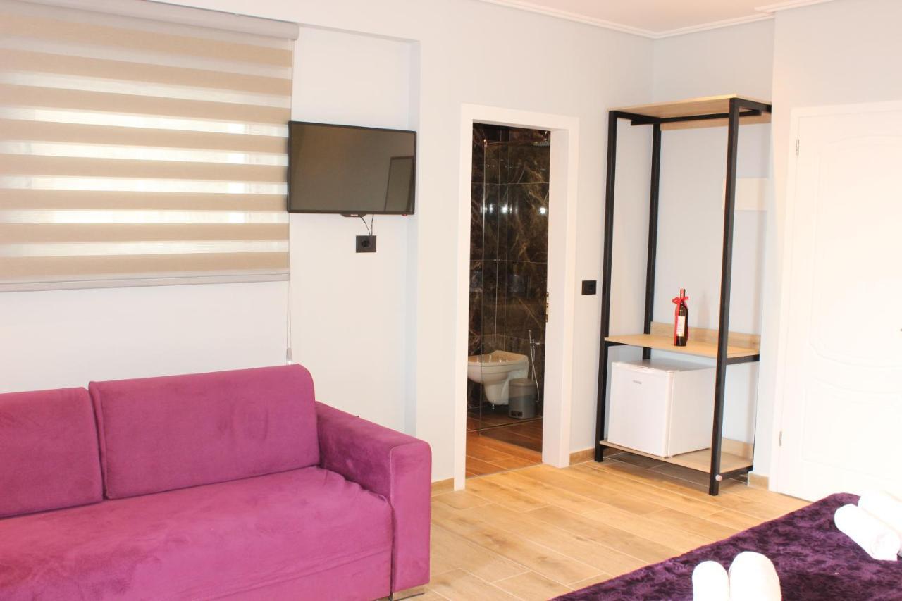 Bebi Hotel And Apartments Саранде Екстериор снимка