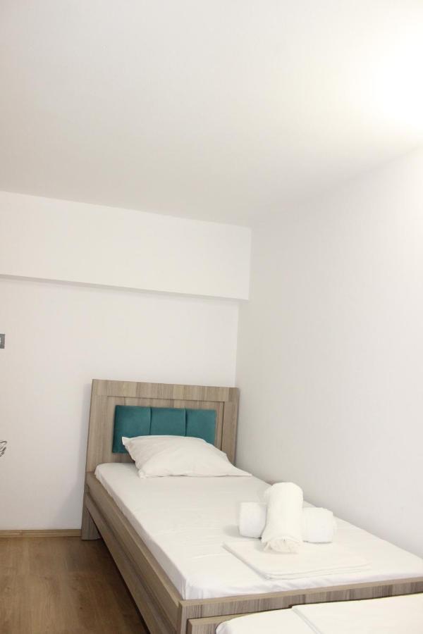 Bebi Hotel And Apartments Саранде Екстериор снимка