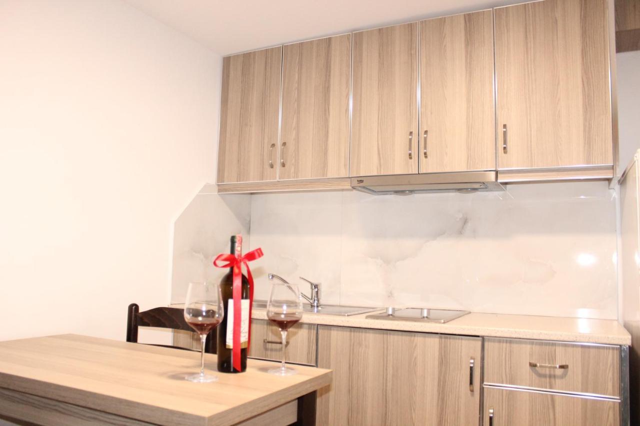 Bebi Hotel And Apartments Саранде Екстериор снимка
