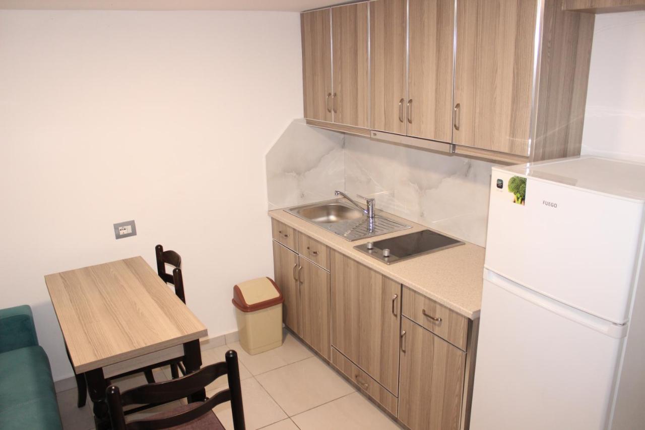 Bebi Hotel And Apartments Саранде Екстериор снимка