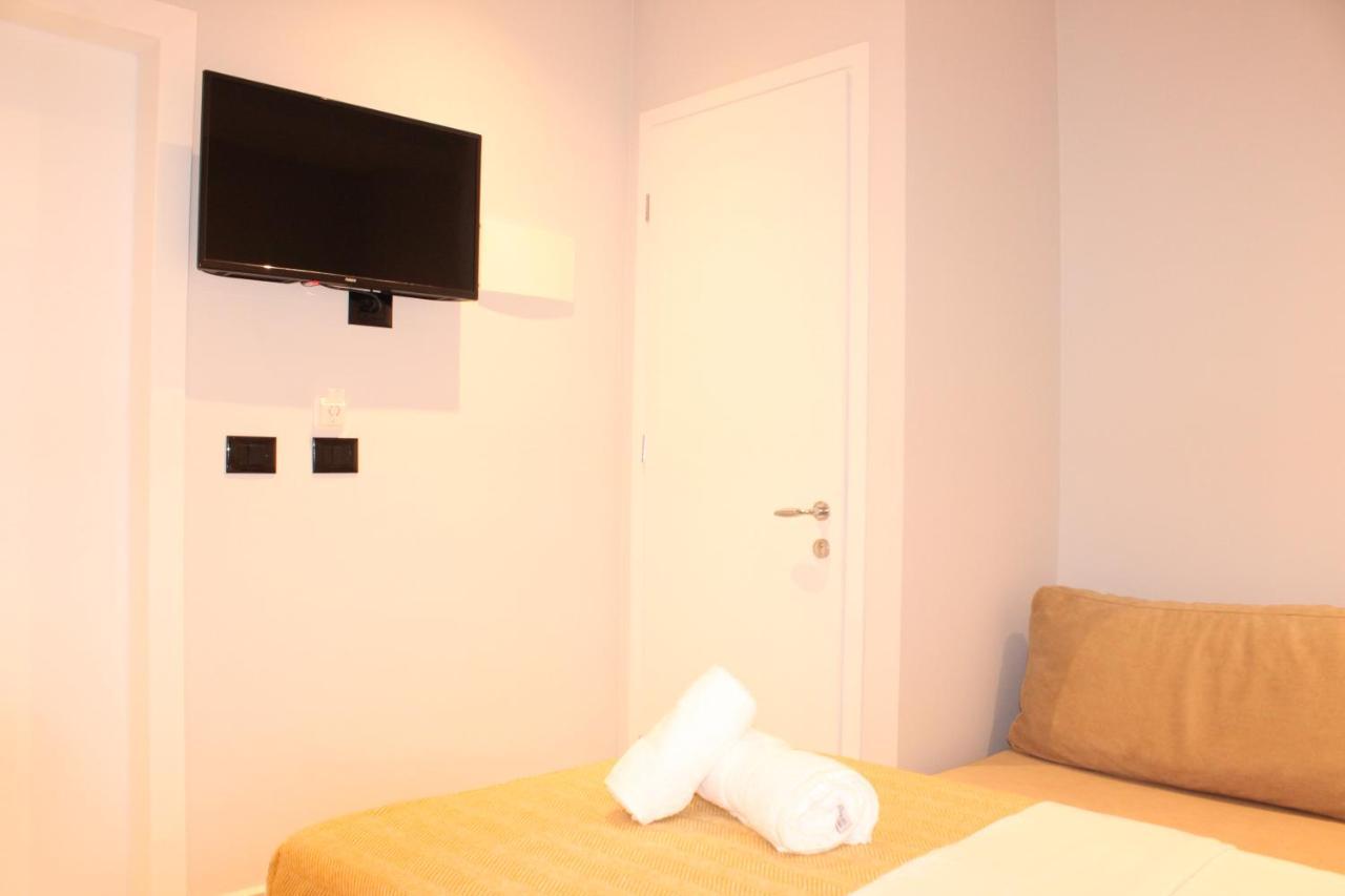 Bebi Hotel And Apartments Саранде Екстериор снимка