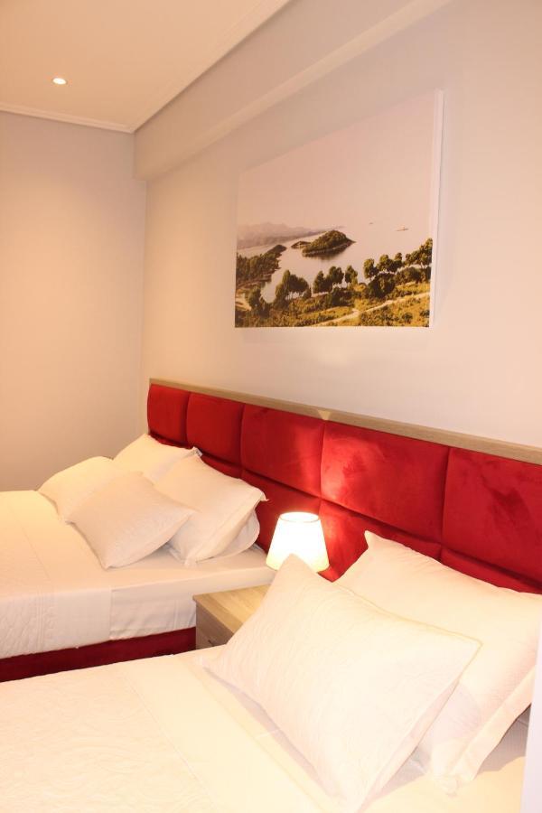Bebi Hotel And Apartments Саранде Екстериор снимка