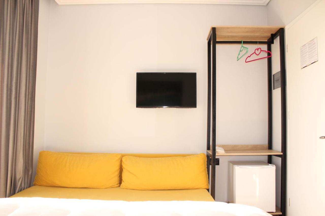 Bebi Hotel And Apartments Саранде Екстериор снимка