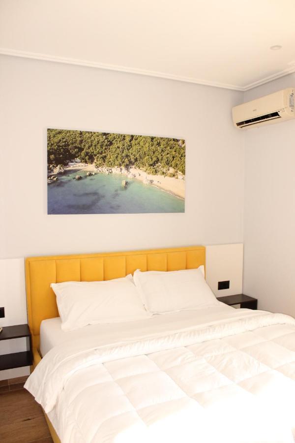 Bebi Hotel And Apartments Саранде Екстериор снимка