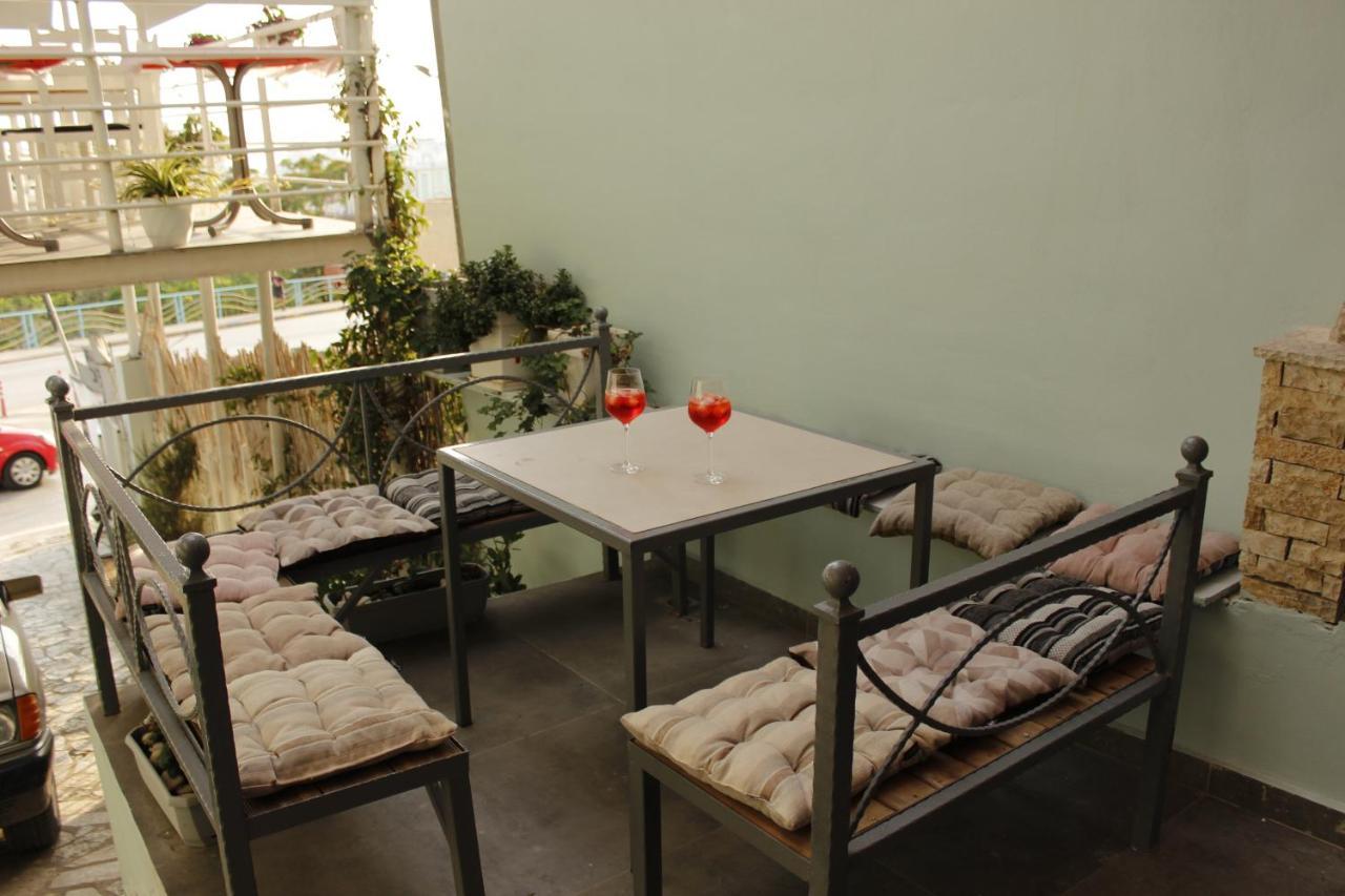Bebi Hotel And Apartments Саранде Екстериор снимка