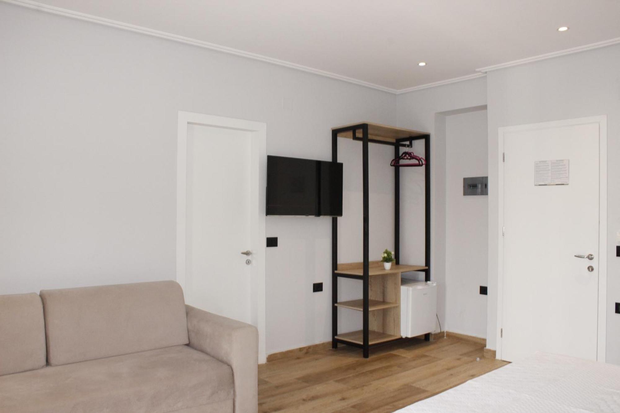 Bebi Hotel And Apartments Саранде Екстериор снимка