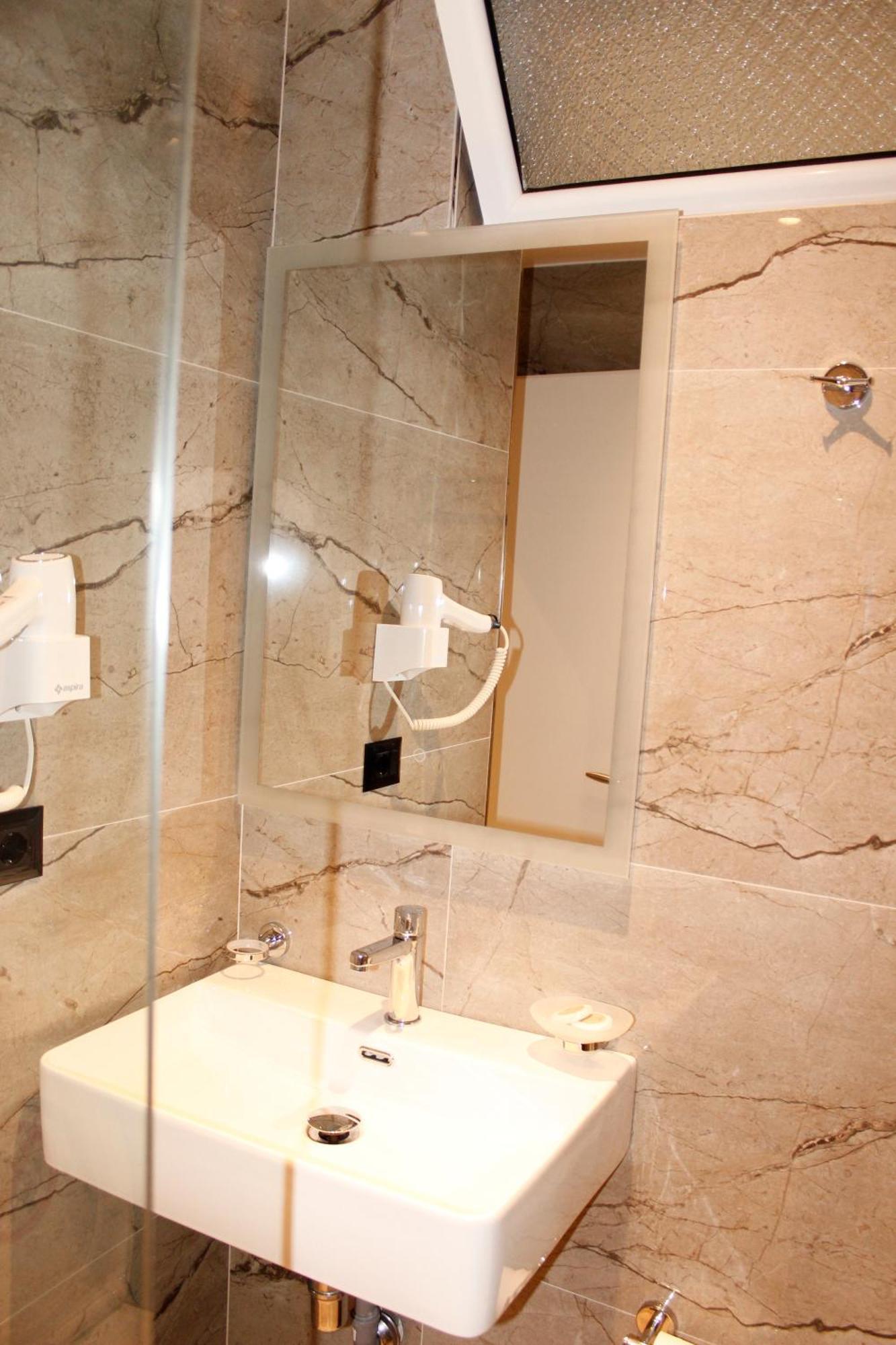 Bebi Hotel And Apartments Саранде Екстериор снимка