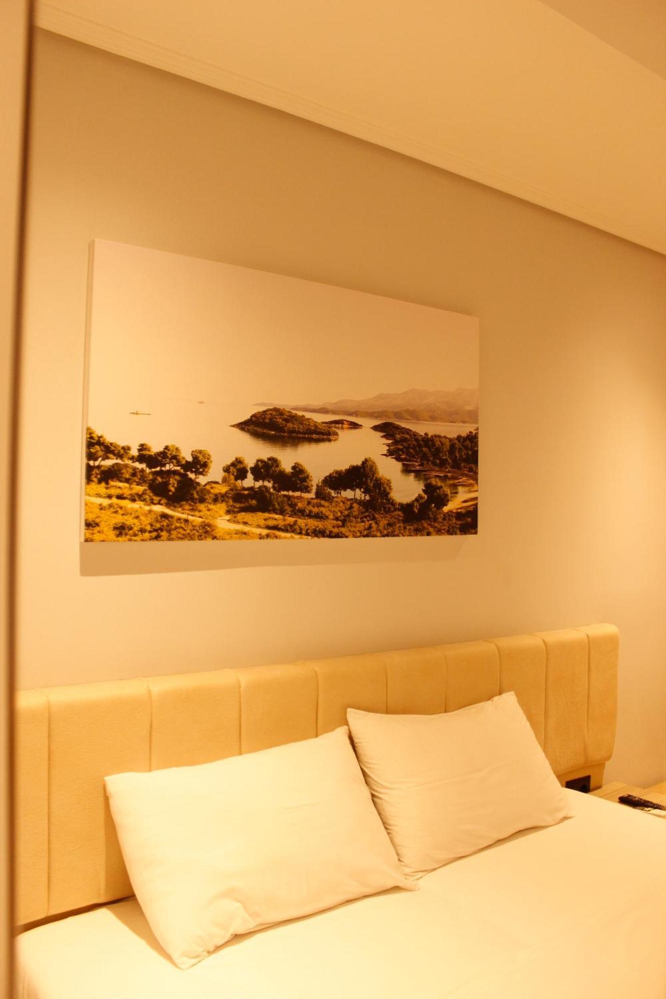 Bebi Hotel And Apartments Саранде Екстериор снимка