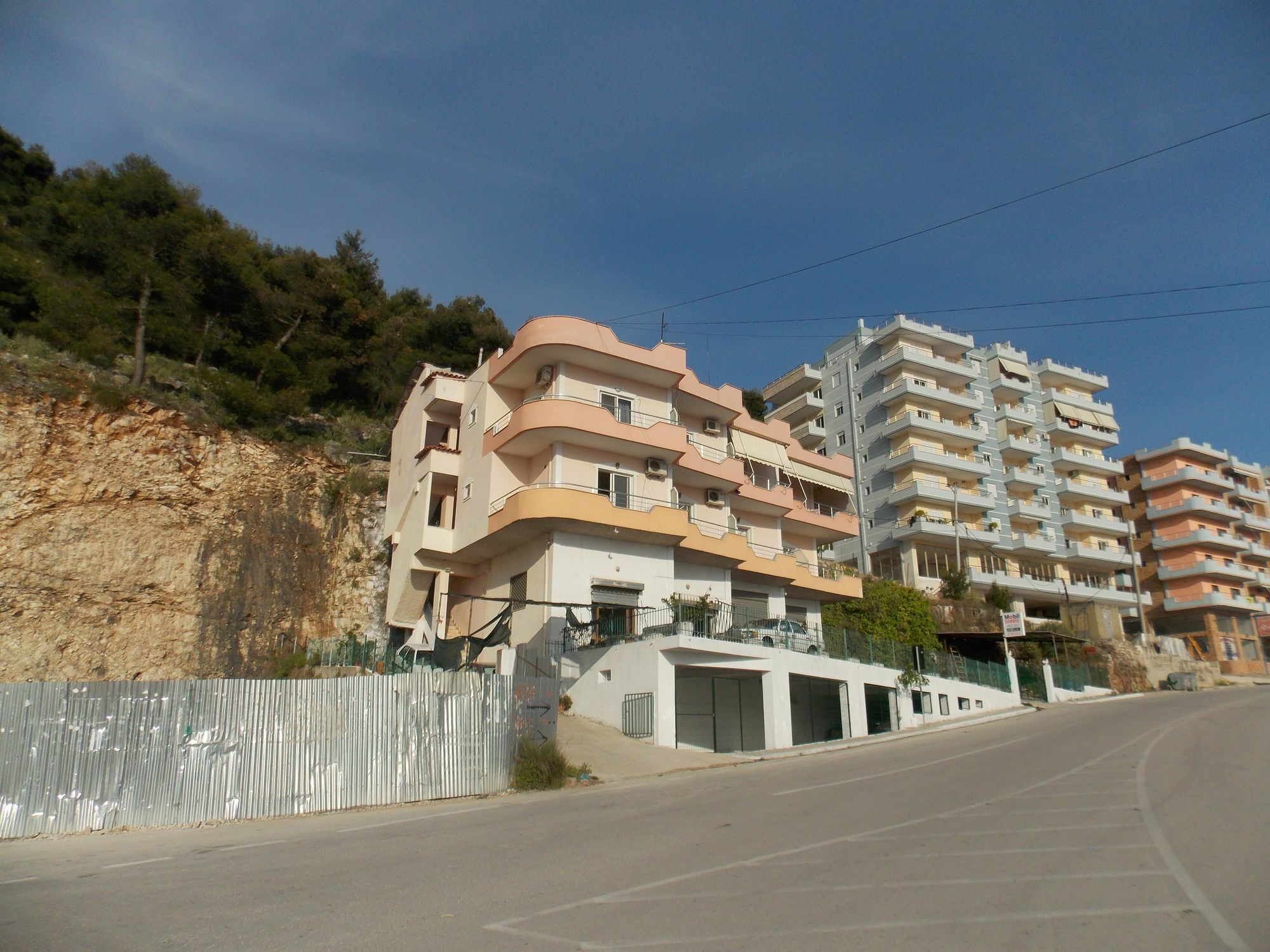 Bebi Hotel And Apartments Саранде Екстериор снимка