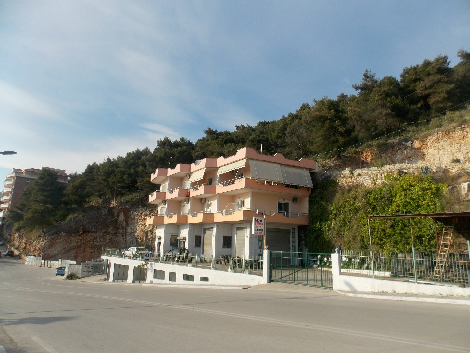 Bebi Hotel And Apartments Саранде Екстериор снимка