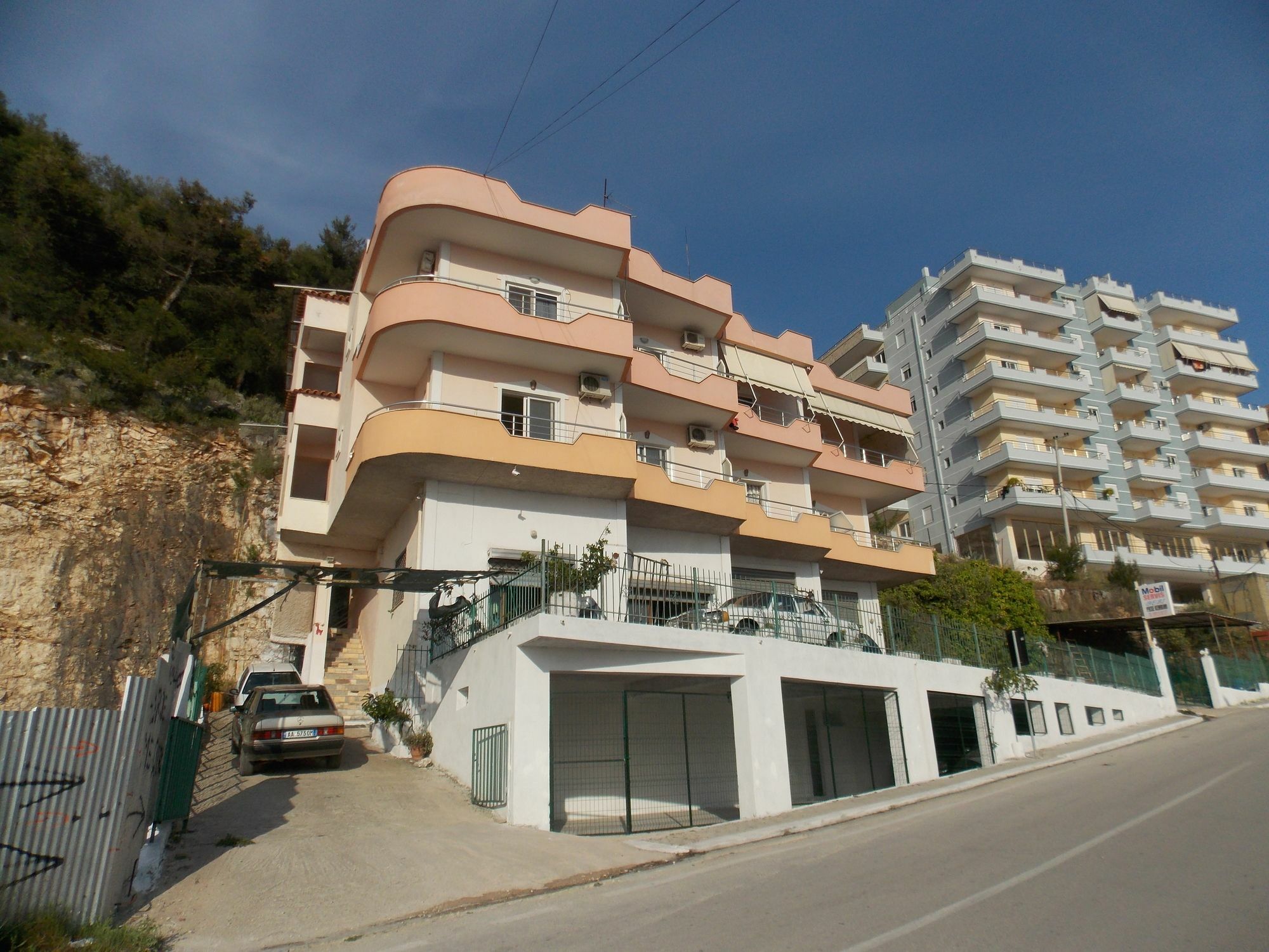 Bebi Hotel And Apartments Саранде Екстериор снимка