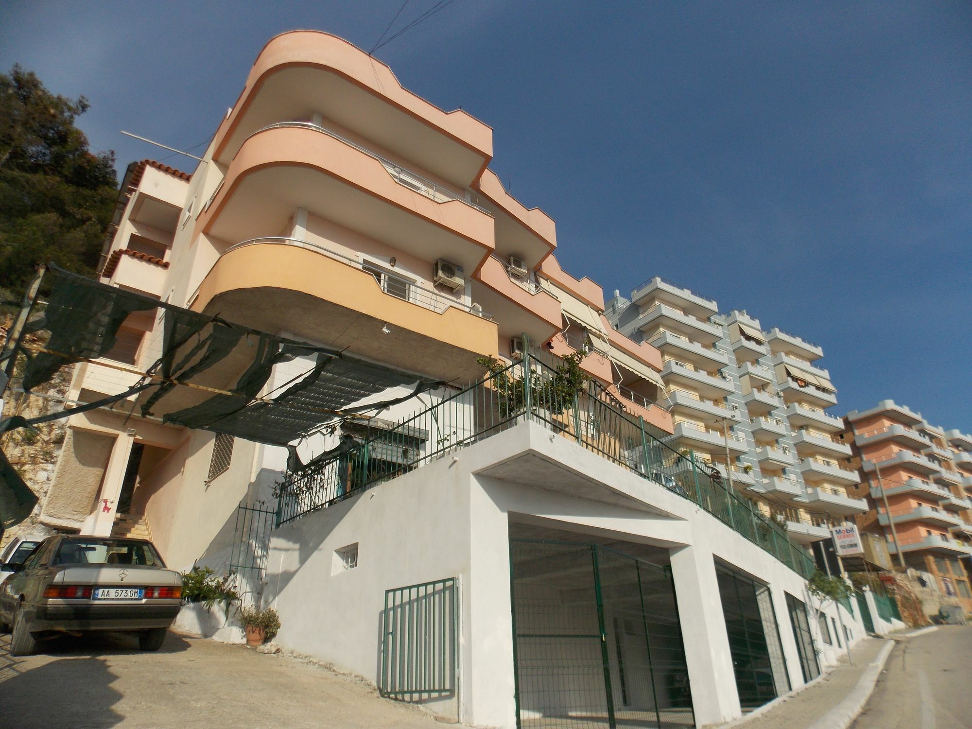 Bebi Hotel And Apartments Саранде Екстериор снимка
